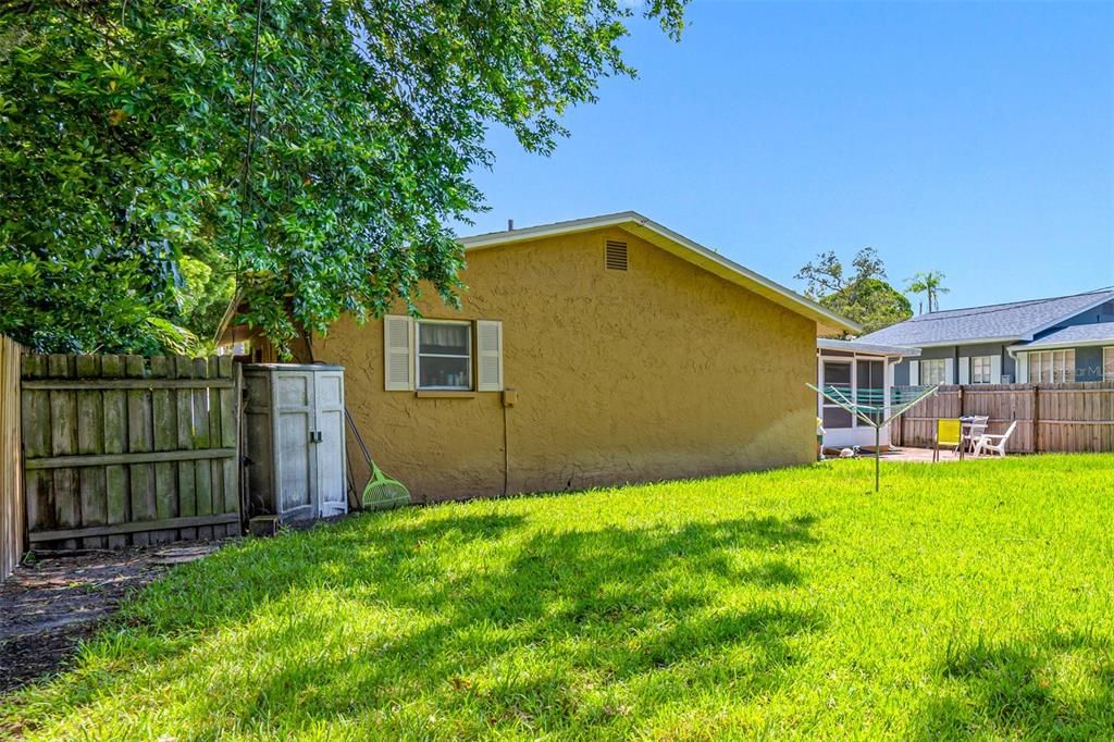 Active With Contract: $370,000 (2 beds, 2 baths, 1008 Square Feet)