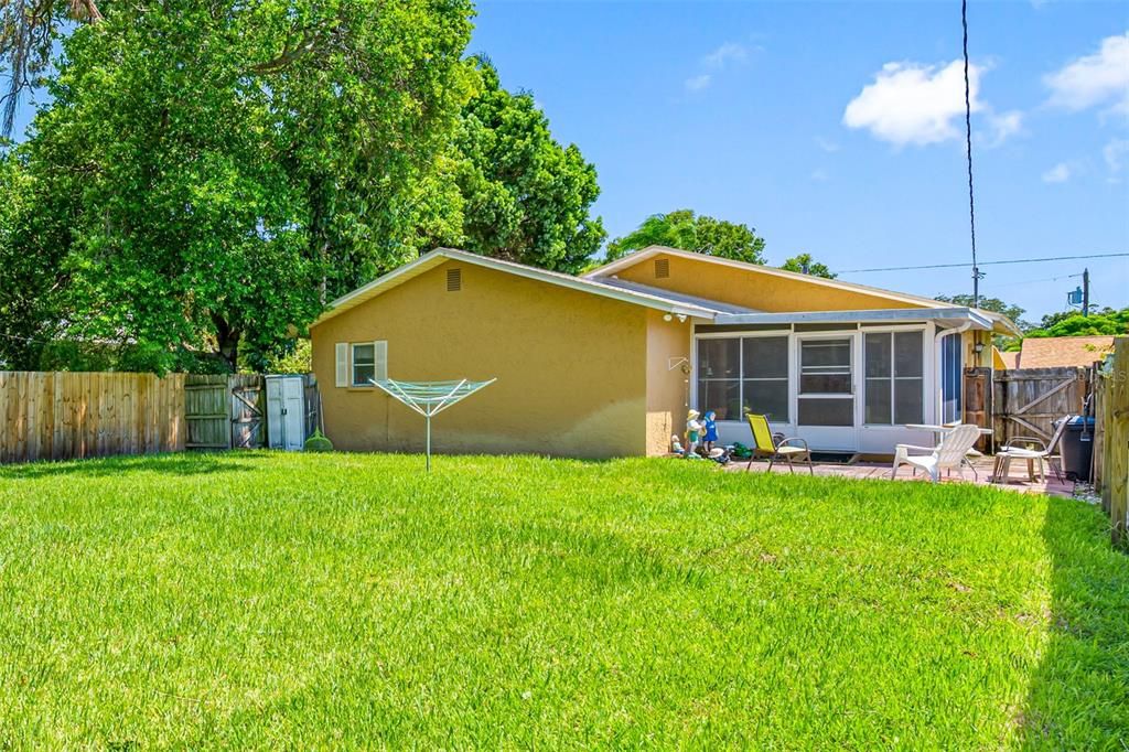 Active With Contract: $370,000 (2 beds, 2 baths, 1008 Square Feet)