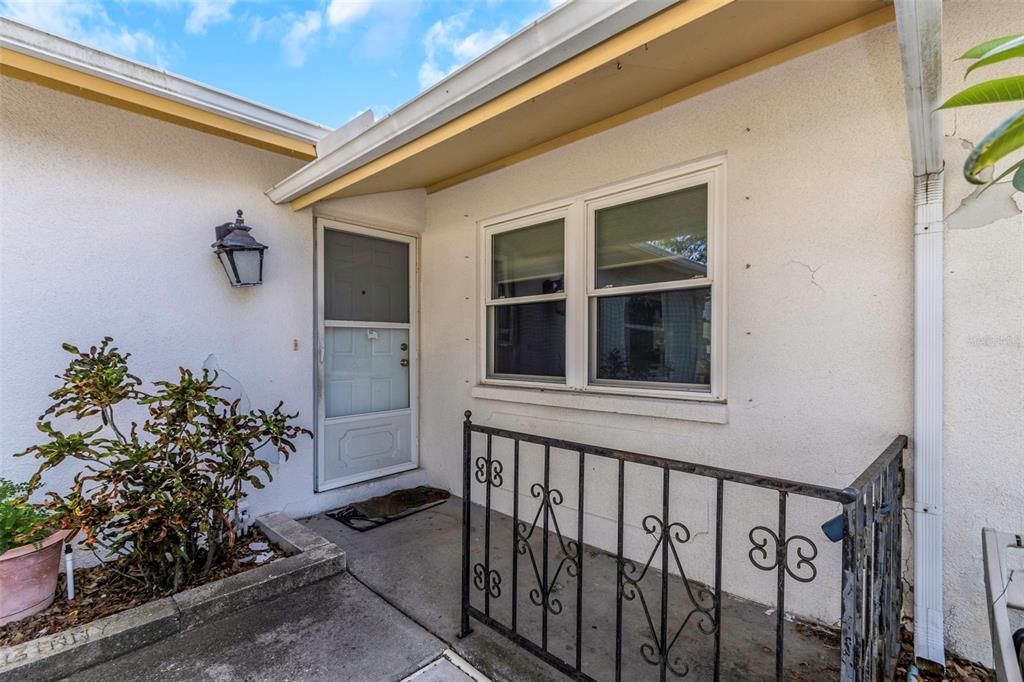 Active With Contract: $325,000 (3 beds, 2 baths, 1635 Square Feet)