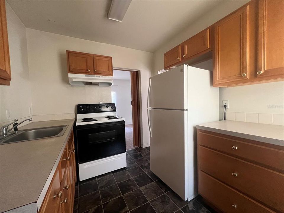 For Rent: $1,395 (2 beds, 1 baths, 734 Square Feet)