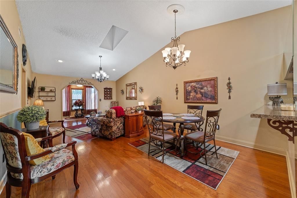 Active With Contract: $174,900 (2 beds, 2 baths, 1066 Square Feet)