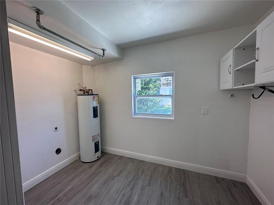 For Sale: $299,900 (3 beds, 2 baths, 1192 Square Feet)