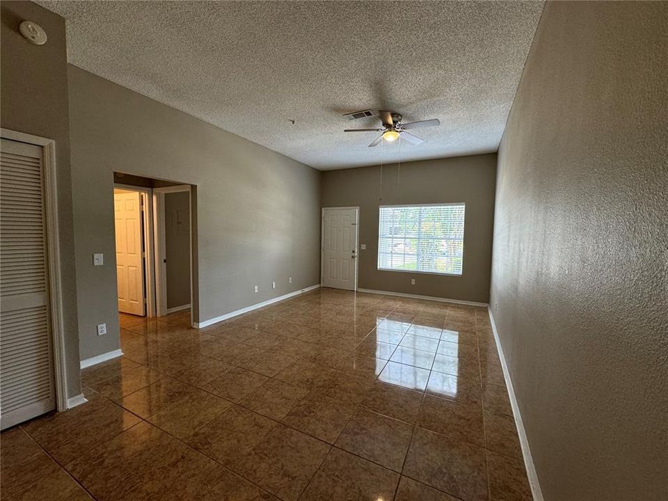 For Rent: $1,800 (2 beds, 2 baths, 975 Square Feet)