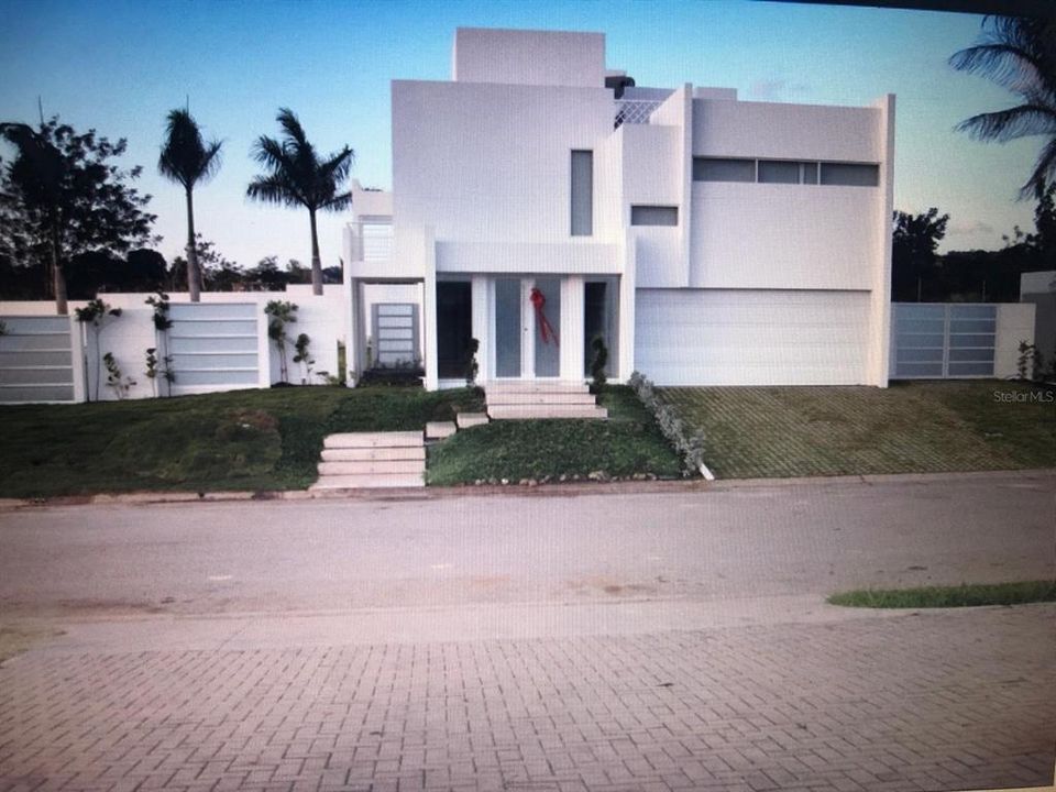 En Venta: $765,000 (3 camas, 2 baños, 3760 Pies cuadrados)