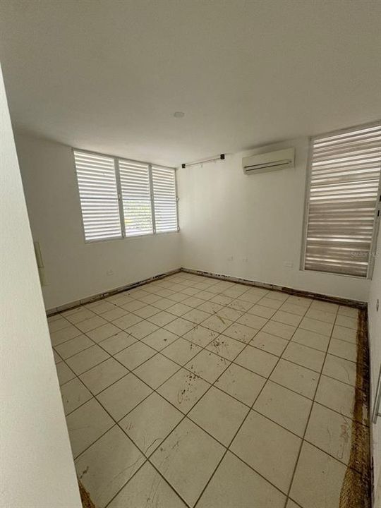 En Venta: $765,000 (3 camas, 2 baños, 3760 Pies cuadrados)