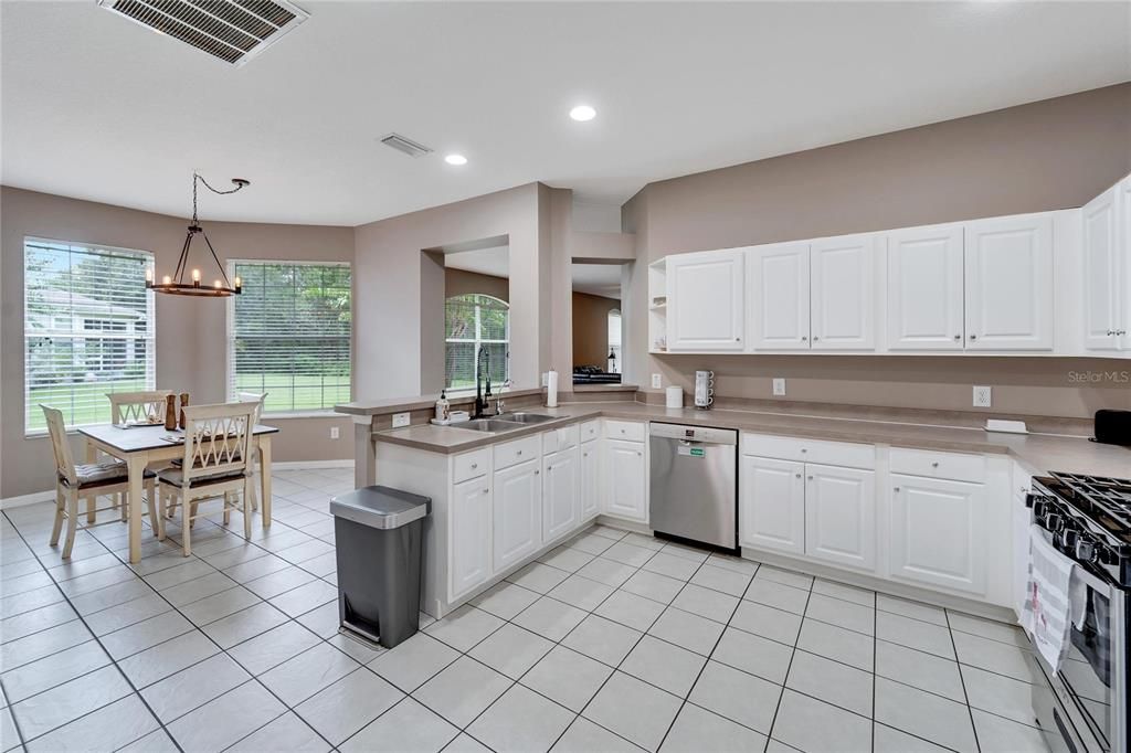 For Sale: $380,000 (2 beds, 2 baths, 1544 Square Feet)