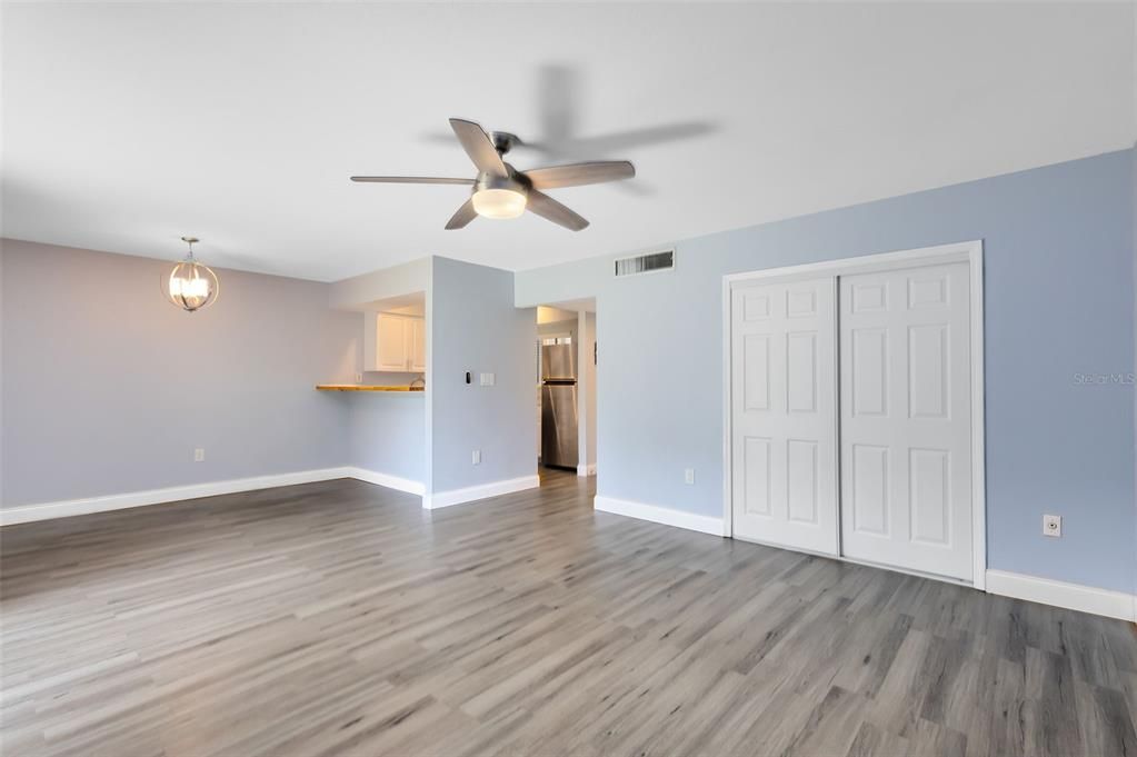 Active With Contract: $119,900 (1 beds, 1 baths, 785 Square Feet)