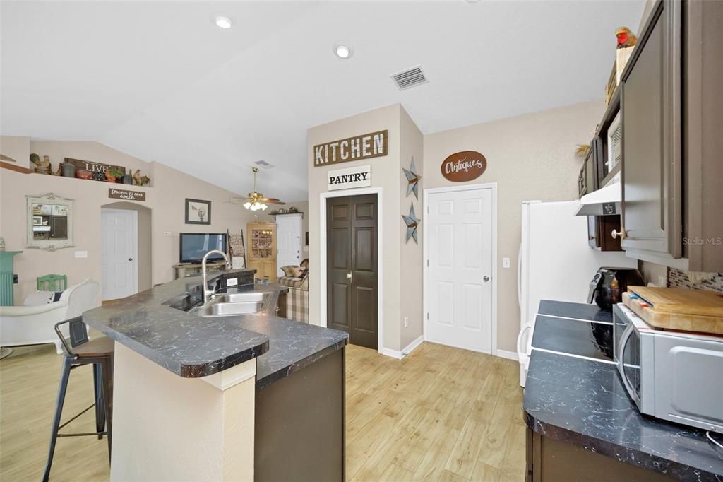 Active With Contract: $224,900 (3 beds, 2 baths, 1463 Square Feet)