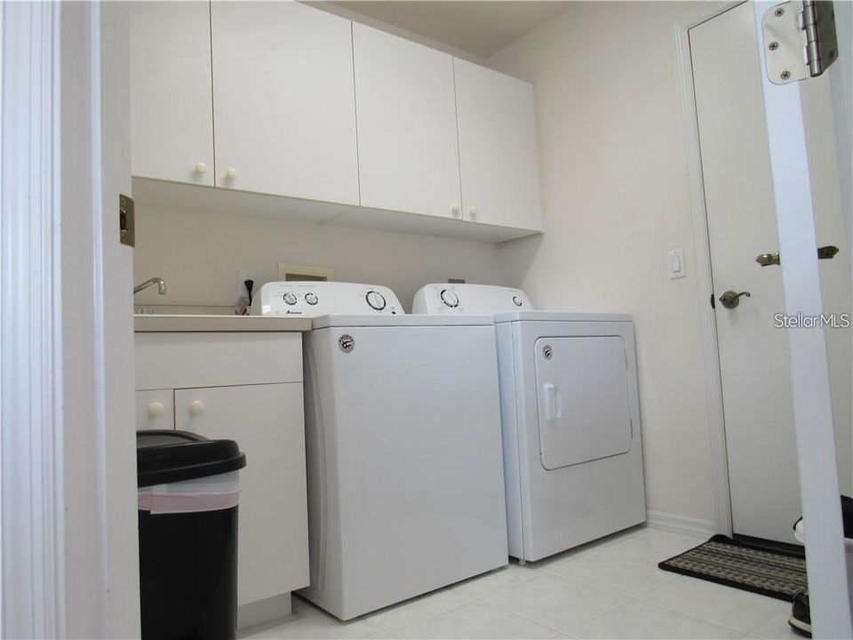 For Rent: $2,500 (3 beds, 2 baths, 2149 Square Feet)