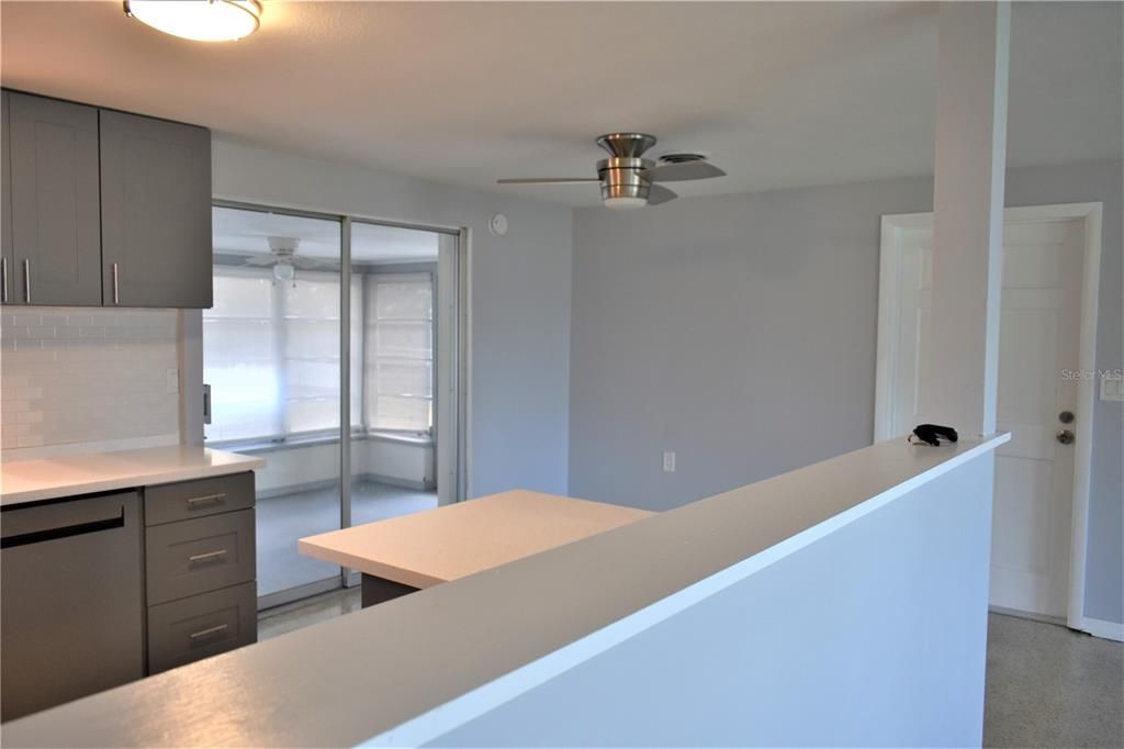 For Rent: $1,750 (2 beds, 1 baths, 888 Square Feet)