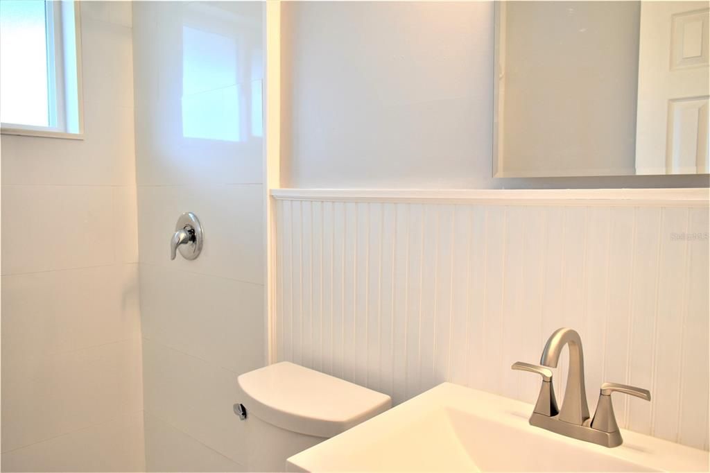 For Rent: $1,750 (2 beds, 1 baths, 888 Square Feet)