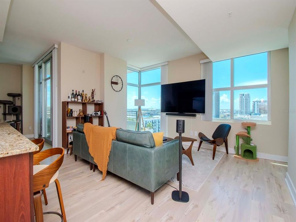 Active With Contract: $658,000 (2 beds, 2 baths, 1278 Square Feet)