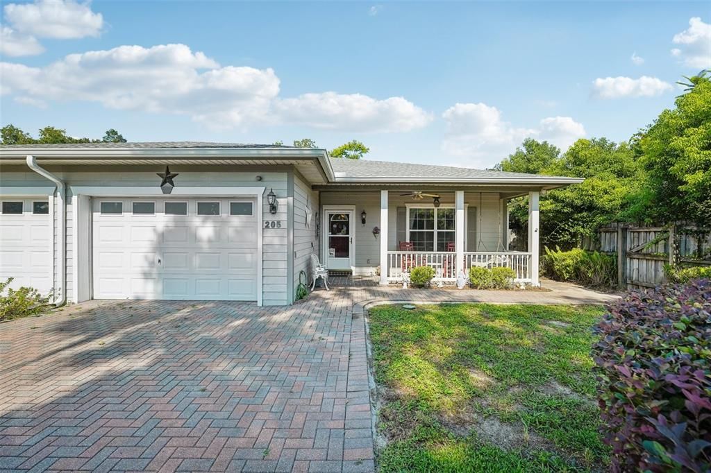 Active With Contract: $350,000 (3 beds, 2 baths, 1947 Square Feet)