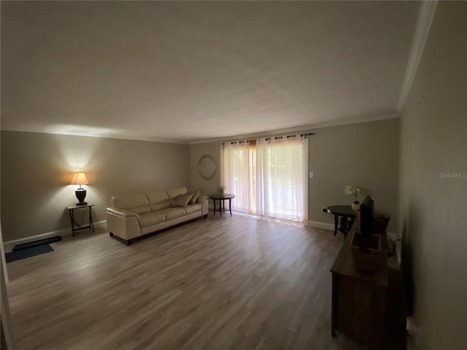 Active With Contract: $2,400 (3 beds, 2 baths, 1640 Square Feet)