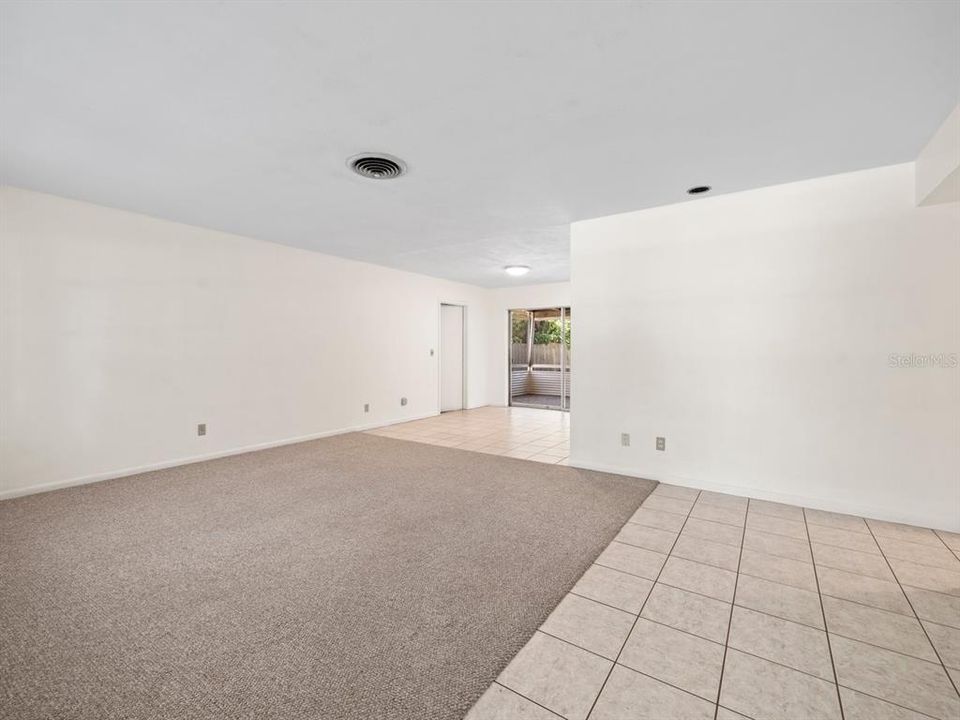 Active With Contract: $325,000 (2 beds, 1 baths, 1016 Square Feet)