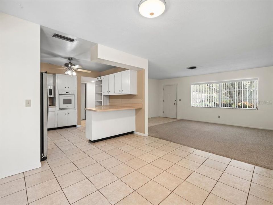 Open floor plan living room, dining area and kitchen with breakfast nook