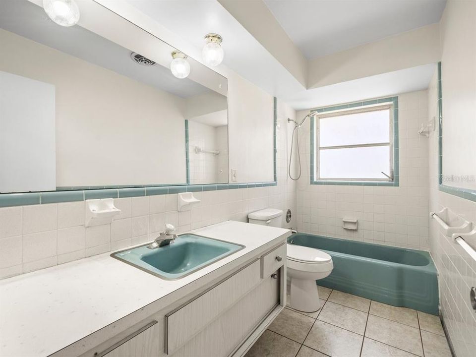 Active With Contract: $325,000 (2 beds, 1 baths, 1016 Square Feet)