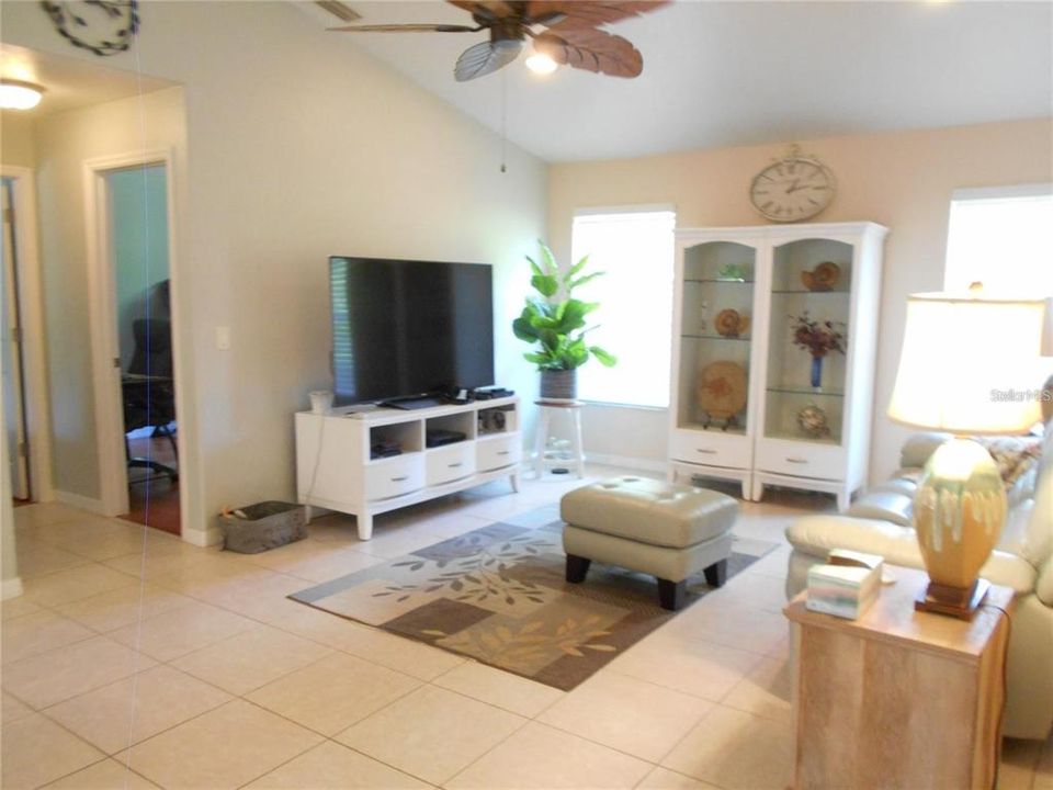 Active With Contract: $415,000 (3 beds, 2 baths, 1728 Square Feet)