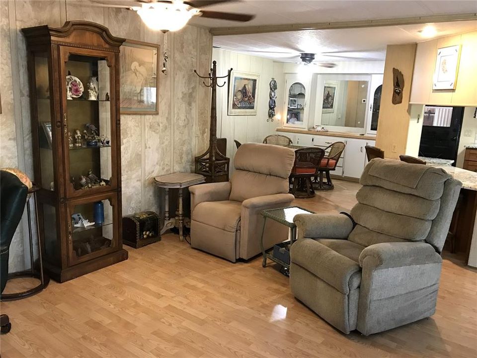 For Sale: $249,500 (2 beds, 2 baths, 1470 Square Feet)