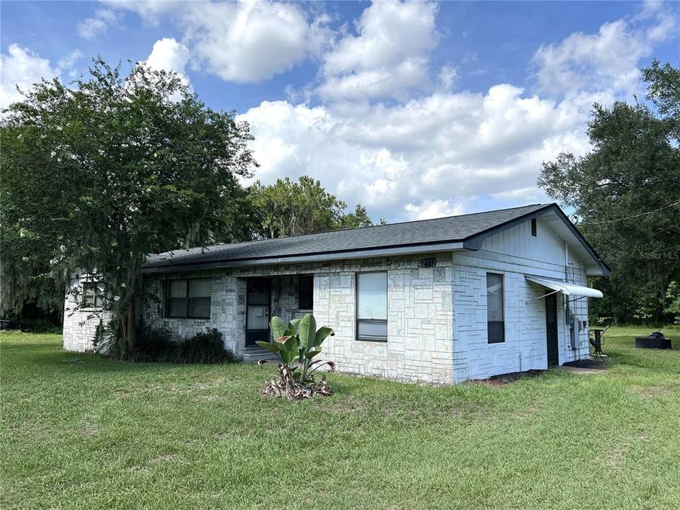 Active With Contract: $279,900 (3 beds, 2 baths, 1611 Square Feet)