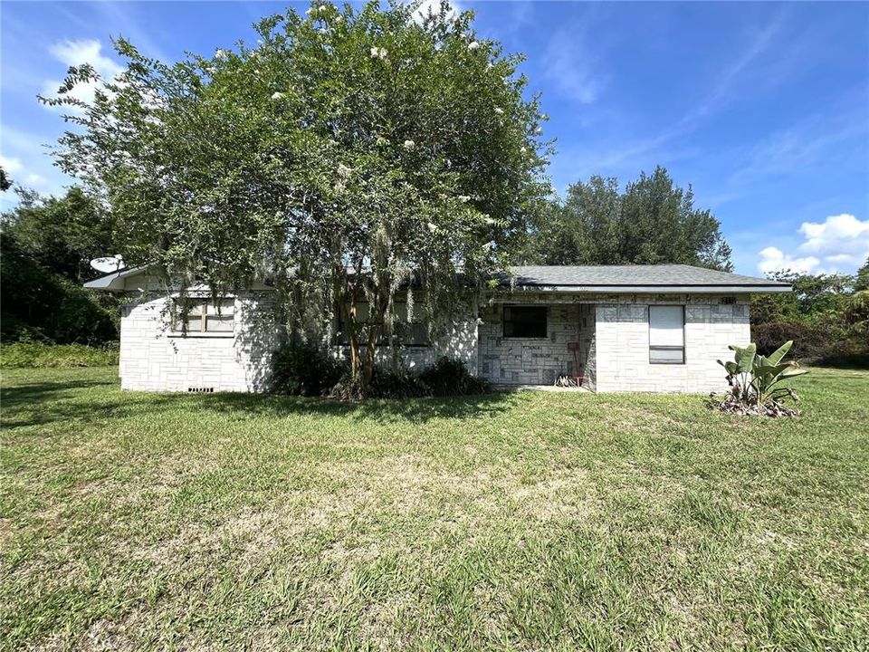 Active With Contract: $279,900 (3 beds, 2 baths, 1611 Square Feet)