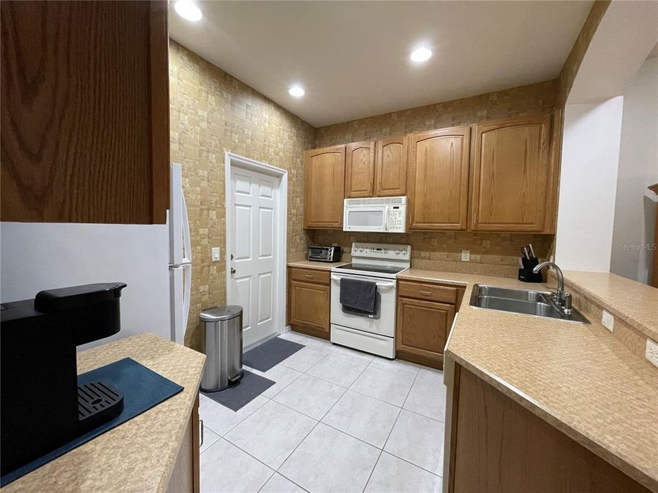 For Rent: $1,950 (2 beds, 2 baths, 1359 Square Feet)