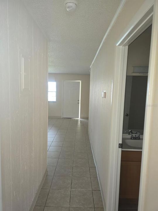 For Rent: $1,050 (2 beds, 2 baths, 980 Square Feet)