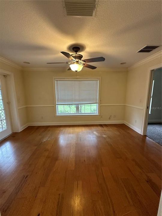 For Rent: $2,500 (3 beds, 2 baths, 2416 Square Feet)