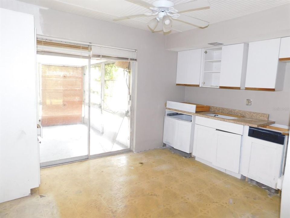 Active With Contract: $109,000 (2 beds, 1 baths, 744 Square Feet)