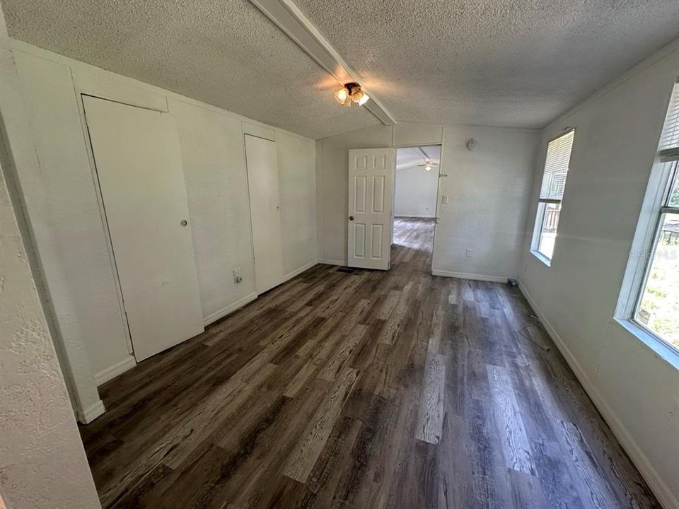 For Sale: $169,900 (3 beds, 2 baths, 1064 Square Feet)