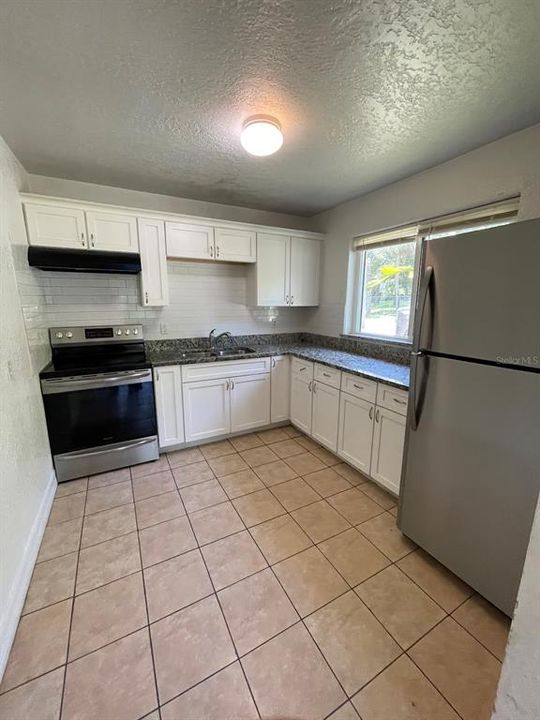 For Rent: $1,350 (2 beds, 1 baths, 730 Square Feet)