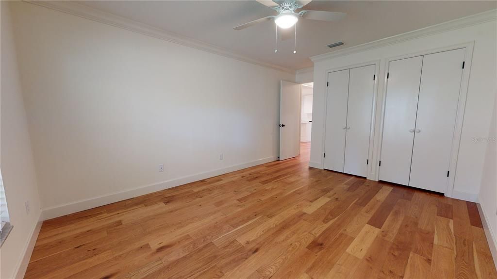 Active With Contract: $2,650 (2 beds, 1 baths, 936 Square Feet)