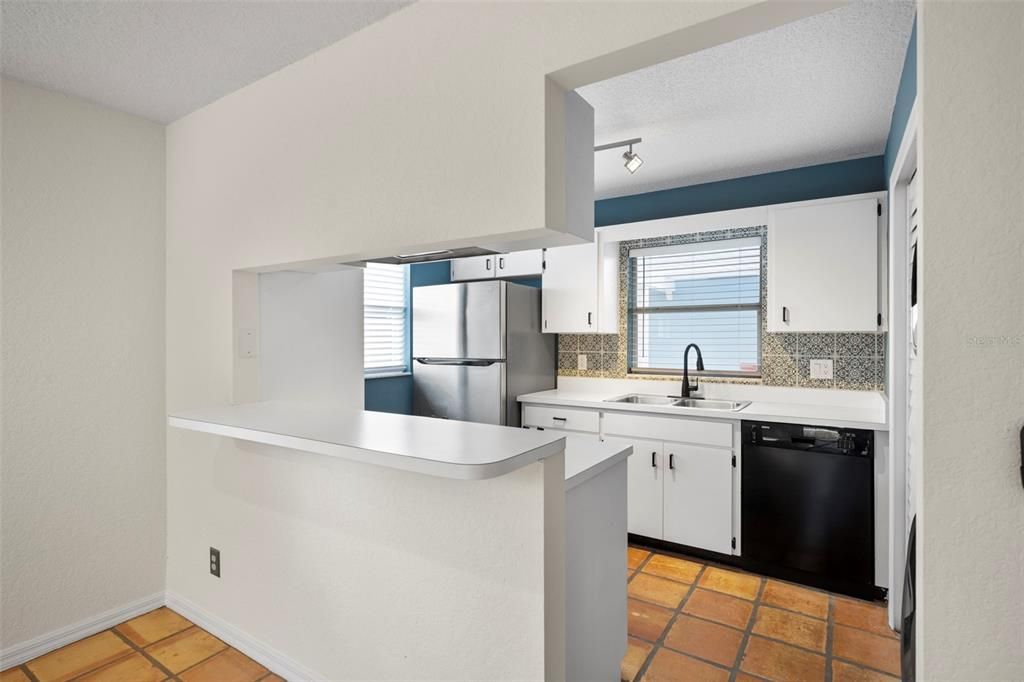 Active With Contract: $2,800 (3 beds, 2 baths, 1008 Square Feet)