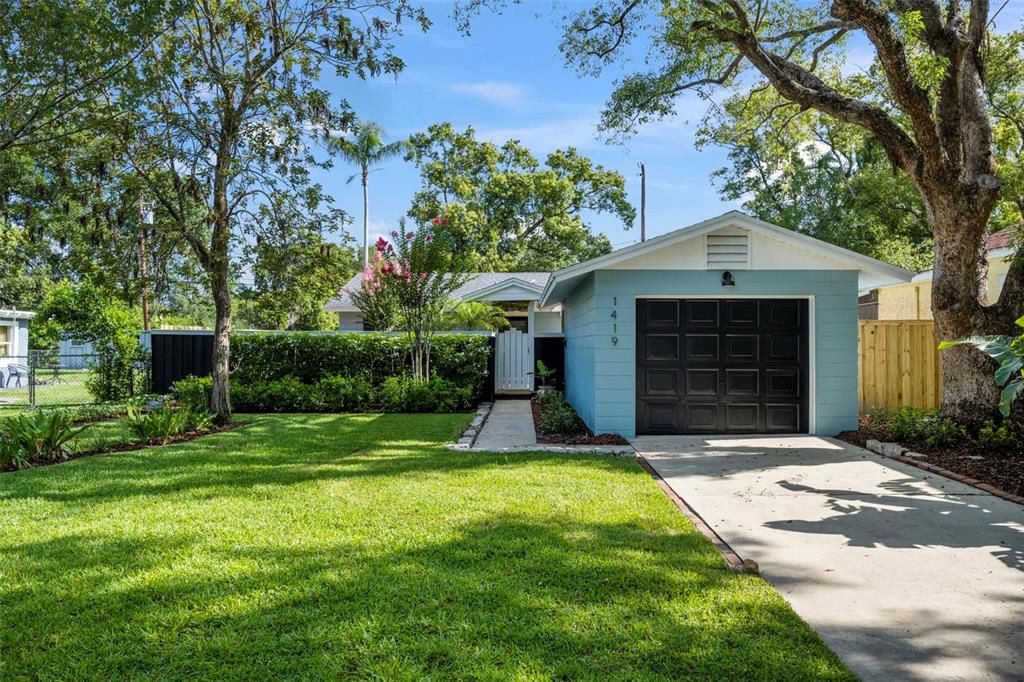 Active With Contract: $2,800 (3 beds, 2 baths, 1008 Square Feet)