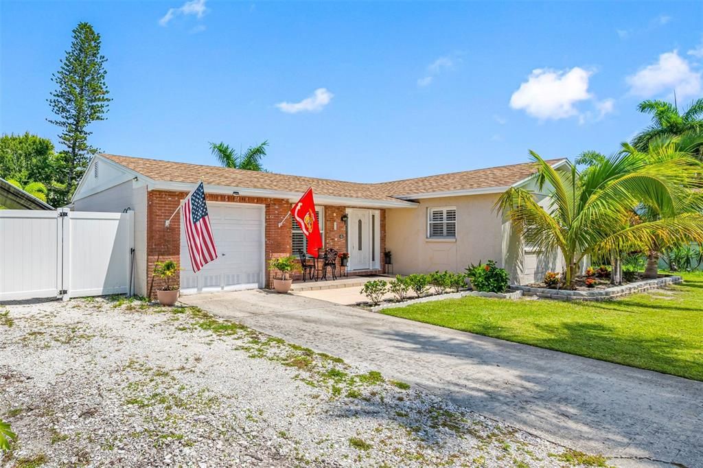 Active With Contract: $519,900 (3 beds, 2 baths, 1576 Square Feet)