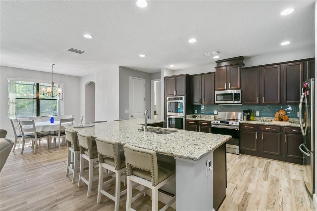 Kitchen w/Island Seating