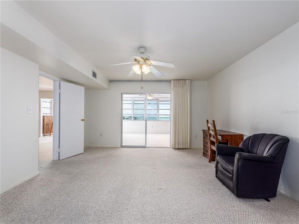 Active With Contract: $2,200 (2 beds, 2 baths, 1605 Square Feet)