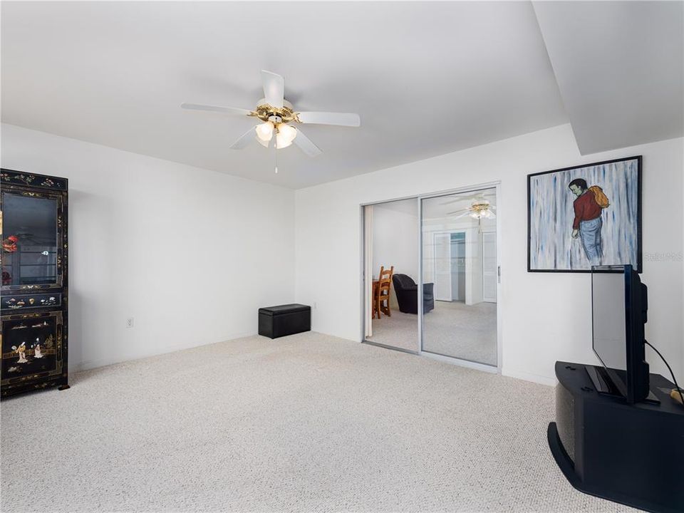 Active With Contract: $2,200 (2 beds, 2 baths, 1605 Square Feet)