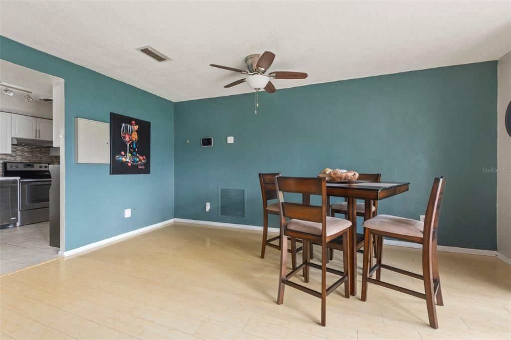 For Sale: $345,000 (2 beds, 2 baths, 1204 Square Feet)