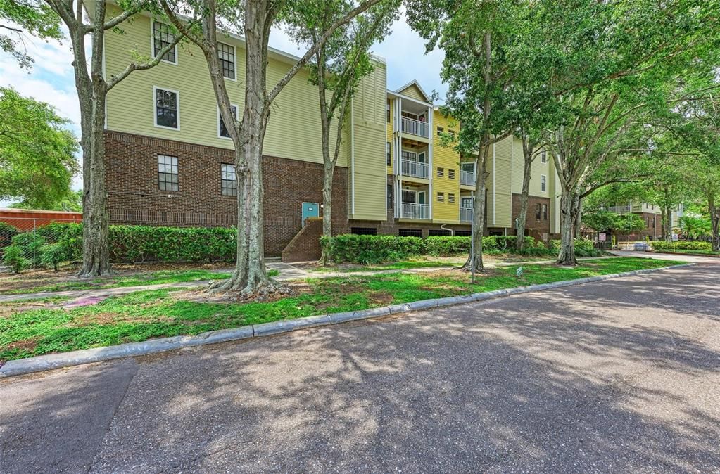 Active With Contract: $3,400 (2 beds, 2 baths, 873 Square Feet)