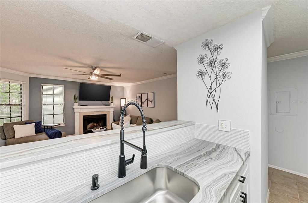 Active With Contract: $3,400 (2 beds, 2 baths, 873 Square Feet)