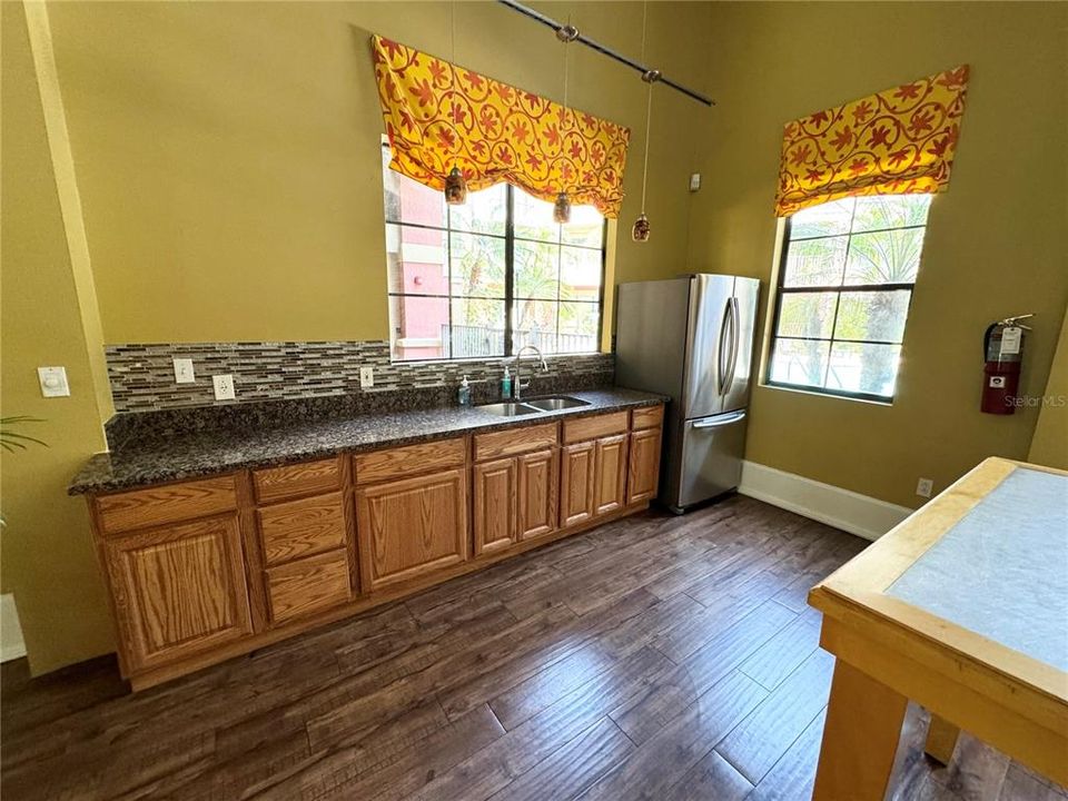 For Sale: $200,000 (2 beds, 2 baths, 1147 Square Feet)