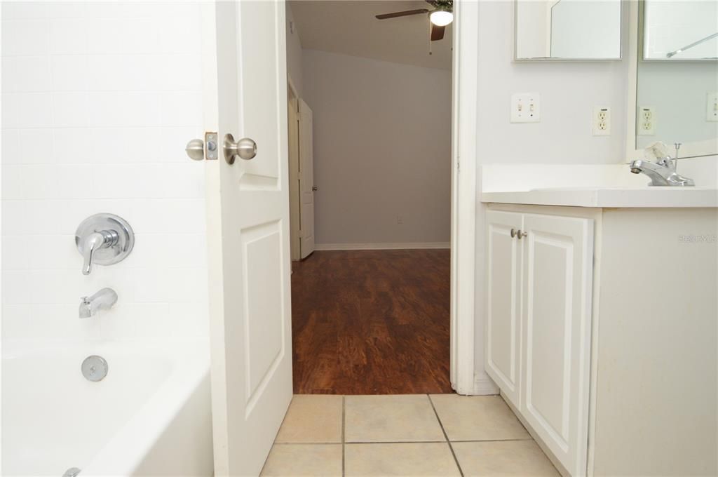 Active With Contract: $1,650 (2 beds, 2 baths, 1140 Square Feet)