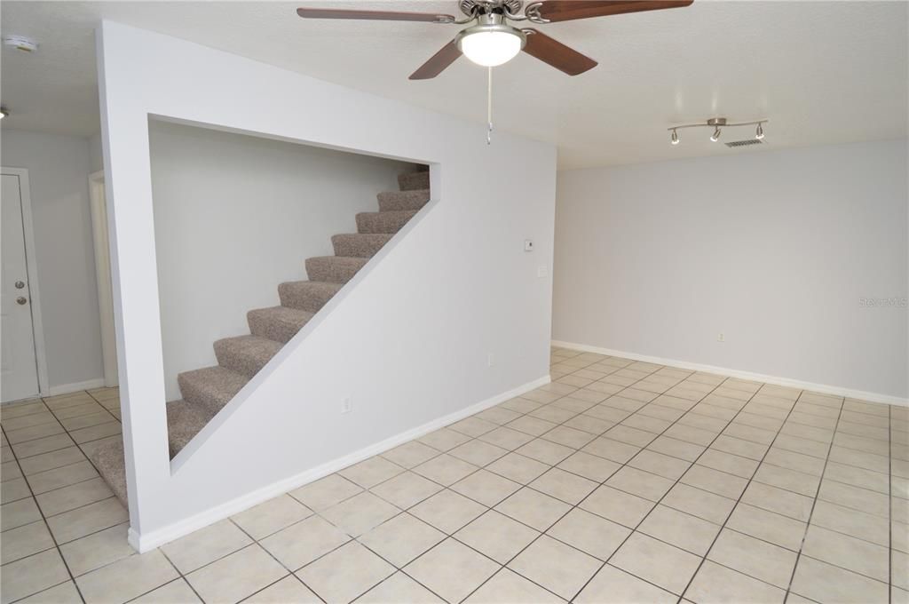 Active With Contract: $1,650 (2 beds, 2 baths, 1140 Square Feet)