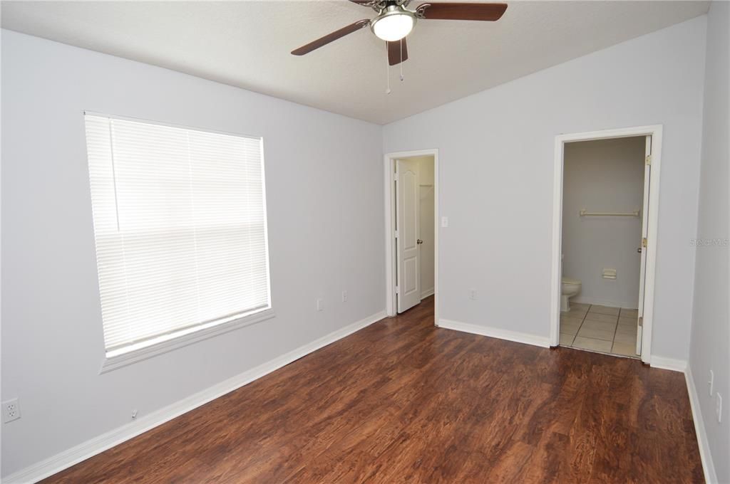 Active With Contract: $1,650 (2 beds, 2 baths, 1140 Square Feet)