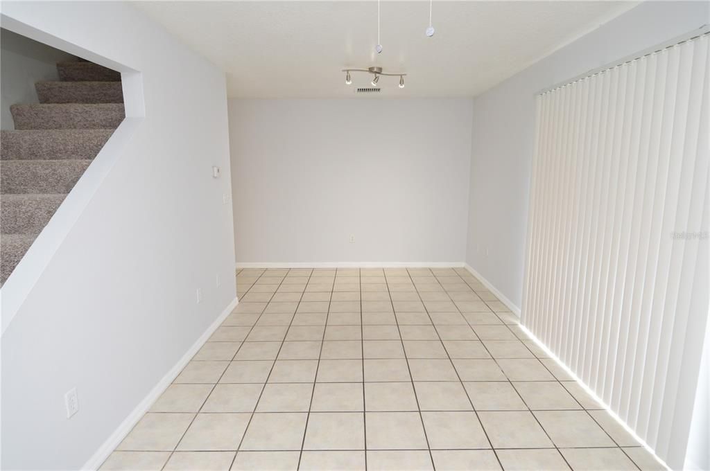 Active With Contract: $1,650 (2 beds, 2 baths, 1140 Square Feet)