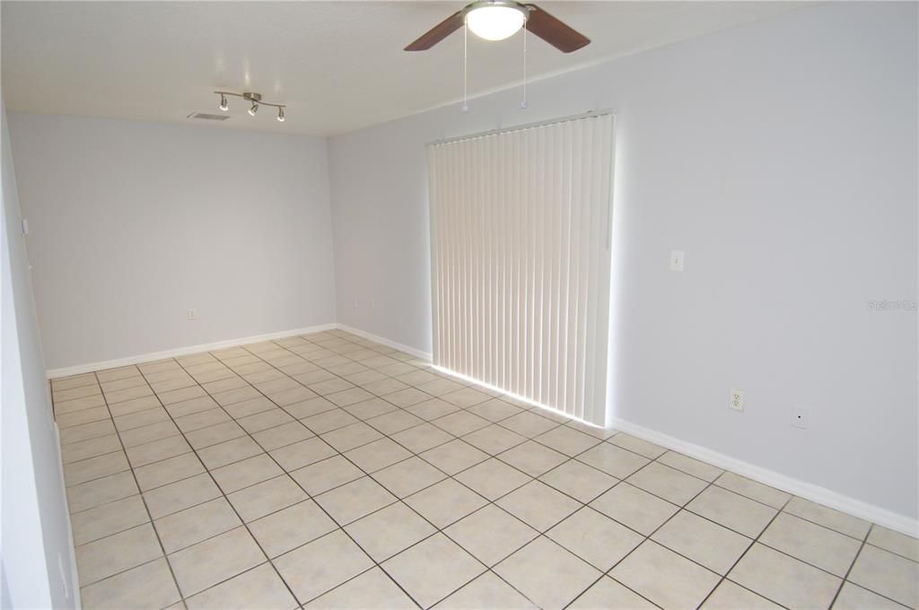 Active With Contract: $1,650 (2 beds, 2 baths, 1140 Square Feet)