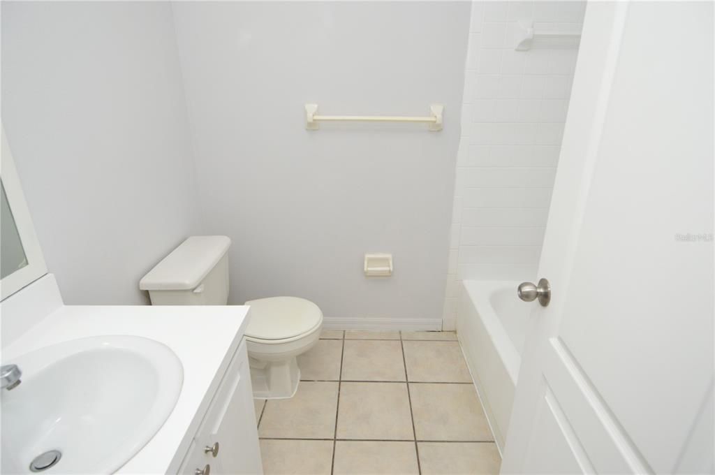 Active With Contract: $1,650 (2 beds, 2 baths, 1140 Square Feet)