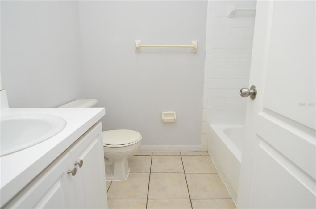 Active With Contract: $1,650 (2 beds, 2 baths, 1140 Square Feet)