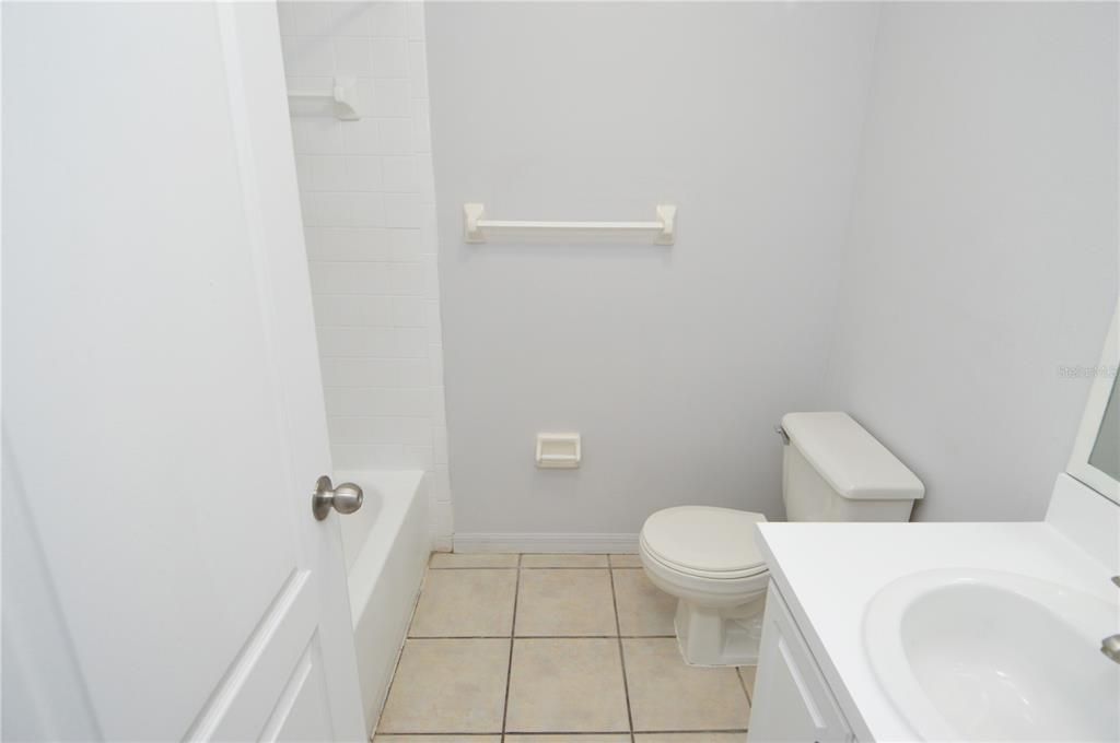 Active With Contract: $1,650 (2 beds, 2 baths, 1140 Square Feet)